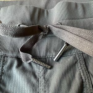 Lululemon pants size 2, khaki green grey, excellent condition